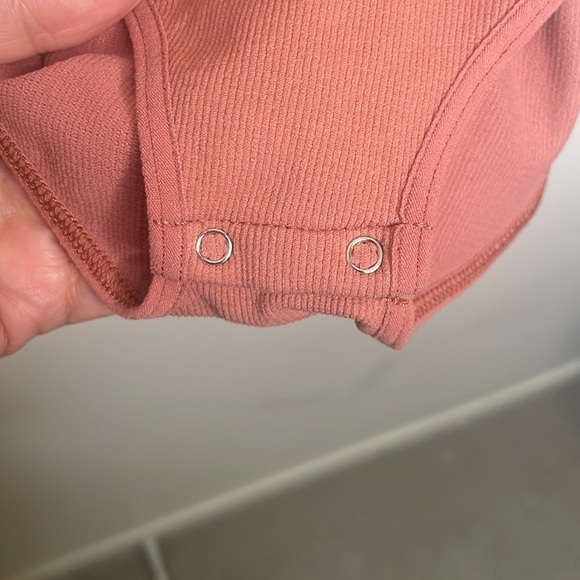 Free People mauve ribbed bodysuit Sz XS - Picture 6 of 7